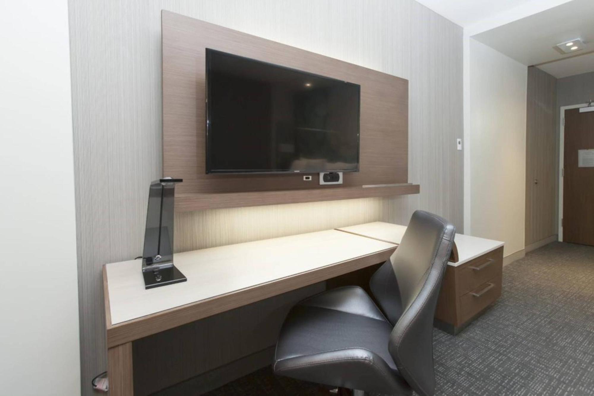 ספרינג Courtyard By Marriott Houston City Place מראה חיצוני תמונה