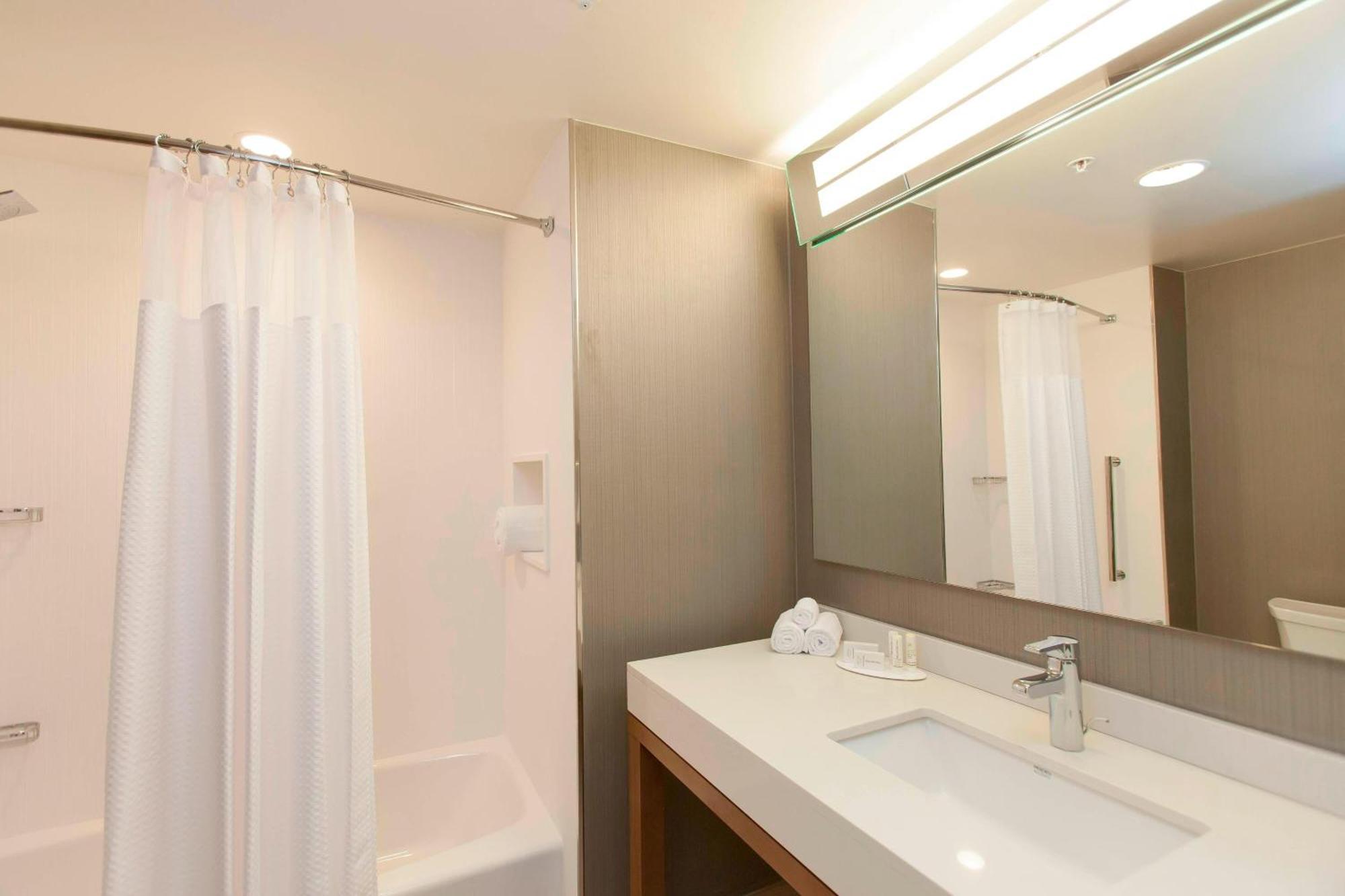 ספרינג Courtyard By Marriott Houston City Place מראה חיצוני תמונה
